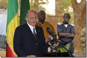 His Highness the Aga Khan addresses guests at the Inauguration of the Bamako Park.