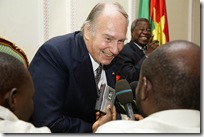 His Highness the Aga Khan with the press at the arrival.