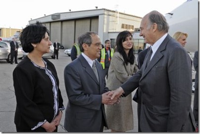 Upon arrival, His Highness the Aga Khan is greeted by Dr Nasiruddin Jamal, President of the Ismaili Council for the Northeastern USA at Chicago's Midway International Airport.