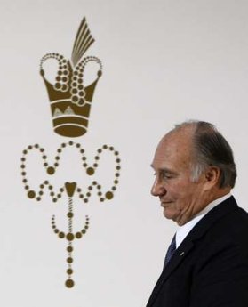 The Aga Khan, spiritual leader of Ismaili Muslim sect, takes part in the opening ceremony of the new delegation of the Ismaili Imamat in Ottawa December 6, 2008.  REUTERS Chris Wattie CANADA