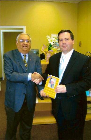 Award-winning journalist Mansoor Ladha recently met Canadian Minister for Immigration, Citizenship and Multiculturalism, Hon. Jason Kenney, in Calgary, where he presented him his book, "A Portrait in Pluralism: Aga Khan's Shia Ismaili Muslims" published by Detselig. Mr. Kenney represents the southeast constituency in Calgary. He was first elected to the House of Commons in 1997 and has been re-elected three times, most recently with 76 percent of the vote. He was appointed Parliamentary Secretary to the Prime Minister in 2006, and Secretary of State (Multiculturalism and Canadian Identity) in 2007.