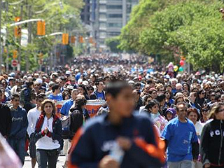 Thousands walk during the annual World Partnership Walk to raise money for people living in poverty in developing contries on May 31, 2009. (Sam Katz/My Breaking News)