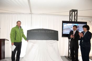 Yvonne Fritz, Minister for Housing and Urban Affairs for the Government of Alberta, Ismaili Council for the Prairies President Nashir Samanani, and Habitat for Humanity Calgary President & CEO, Andrew MacLachlan, unveil the entrance slate and the name of the development, Golden Jubilee Gardens, as chosen by the Jamat.