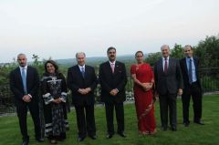 Prince Karim hosts dinner for PM Gilani in Paris 