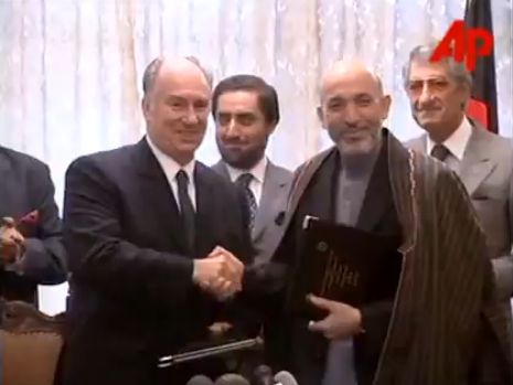 2002 Video: Aga Khan and Karzai Sign Agreement in Kabul