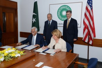 Overseas Private Investment Corporation of USA to Provide Financing for Expansion of Aga Khan University Hospital in Pakistan
