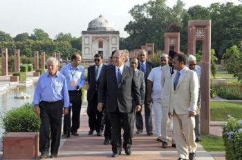TheIsmaili.org: Mawlana Hazar Imam arrives in India
