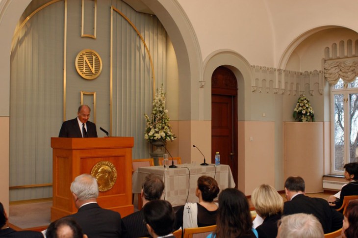 His Highness the Aga Khan delivers his address entitled, "Democratic Development, Pluralism and Civil Society", at the Norwegian Nobel Institute to an audience of academics, diplomats, civil society leaders, and representatives from the Norwegian government and the private sector. - Photo: AKDN/Gary Otte