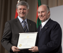 Prime Minister Stephen Harper presented His Highness the Aga Khan with a certificate of honourary Canadian citizenship during an event marking the construction of a new Ismaili Centre, the first-ever Aga Khan Museum for Islamic Art and Culture, and the park. (PMO/Jason Ransom)