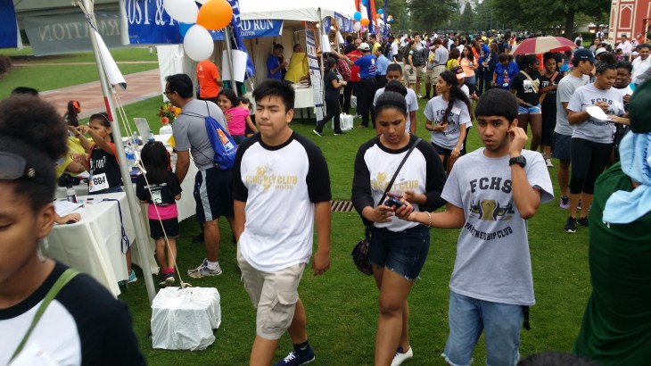 ATL-PW-ViA-Humayun Tomb replica entrance - people 2