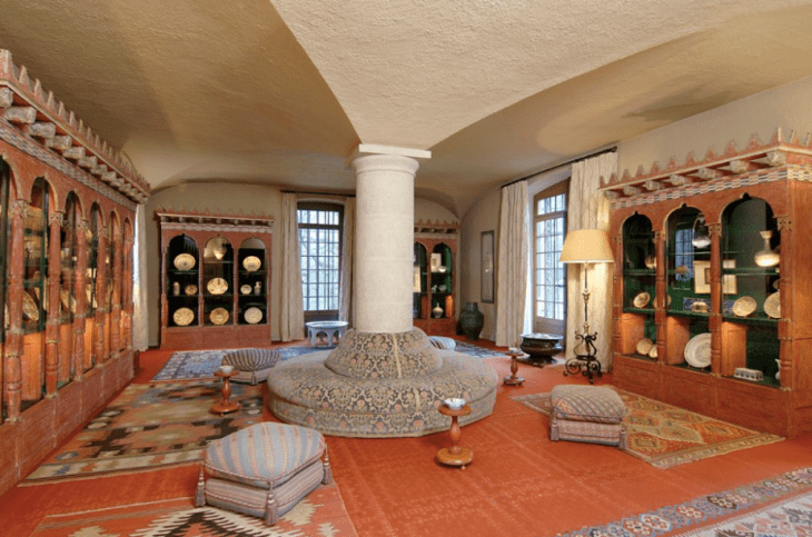 Persian style Salon at the home of late Prince Sadruddin and Prince Catherine in Geneva. (image AKM Facebook)