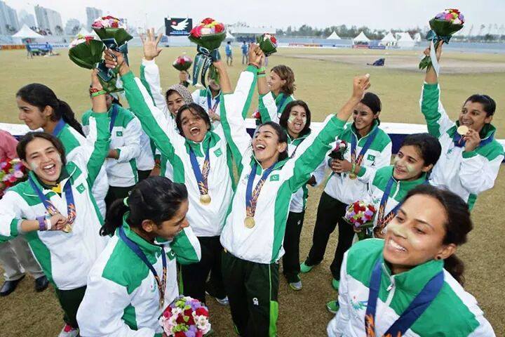 Kainat Imtiaz & the Pakistani Women’s Cricket Team wins Gold Medal at 2014 Asian Games