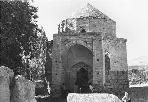 Imam Mustansir bi'llah II's mausoleum in Anjundan<br /> Image: The Ismailis An Illustrated History