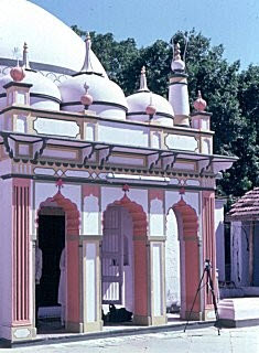 The mausoleum of Pir Satgur Nur at Navsari, Gujarat, India Image: The Institute of Ismaili Studies