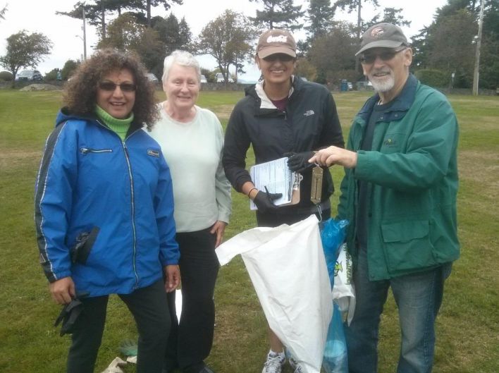 Participants weighing the garbage collected by their group (Izzat McGrath, Gail Willson, Naima Salehmohamed, Robert McGrath). AL-NASHIR CHARANIA