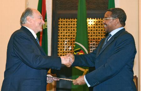 Coastweek-- His Highness the Aga Khan receives the AKU Charter from His Excellency President Jakaya Kikwete at State House Monday 23rd February 2015. This is the first time such recognition has been accorded to a foreign-based institution of higher learning. PHOTO CREDIT AKDN: ZAHUR RAMJI