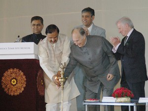 NEW DELHI, APR 7 (UNI):- Prince Shah Karim Al Hussaini Aga Khan along with Union Minister for Tourism Mahesh Sharma lighting the lamp on the occasion of lay foundation stone of Humayun`s Tomb Site Museum in New Delhi on Tuesday. UNI PHOTO-72U