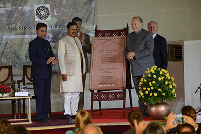 Dr. Mahesh Sharma, India's Minister of Tourism & Culture, and His Highness the Aga Khan at the ceremony marking the laying of the foundation stone of the new Humayun's Tomb Site Museum. Credit: Narendra Swain, AKTC