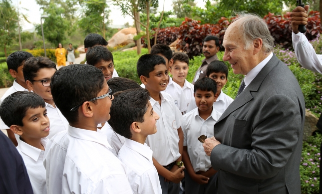 Mawlana Hazar Imam meets a group of students on the campus of the Aga Khan Academy, Hyderabad. (Image credit: AKDN / AHMED CHARANIA via TheIsmaili.com)