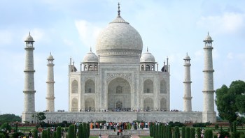 Aga Khan Trust invited to ponder project at Taj Mahal