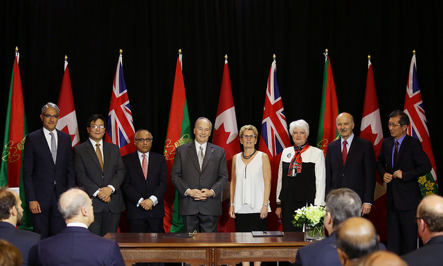 AKDN & Government of Ontario officials join His Highness Prince Karim Aga Khan and Premier Wynne of Ontario during the signing of an historic agreement between the Province of Ontario and the Ismaili Imamat at Queens Park. (Photo: Liberal Party of Ontario)
