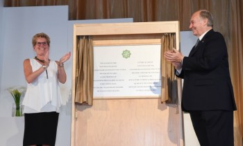 Mawlana Hazar Imam and Premier Kathleen Wynne share in applause after unveiling the plaque marking the inauguration of the Aga Khan Park. (Photo: Zahur Ramji via The Ismaili)