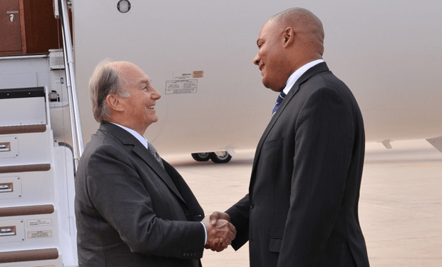 Mawlana Hazar Imam is received by Michael Coteau, Ontario’s Minister of Tourism, Culture, and Sport. AMIR HEMRAJ/TheIsmaili