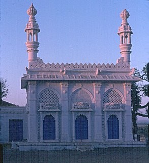 The mausoleum of Sayyid Gulmalishah in Mundra, Cutch.