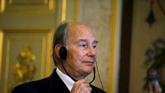 Prince Aga Khan listens to Portuguese Prime Minister Pedro Passos Coelho during a meeting in Lisbon