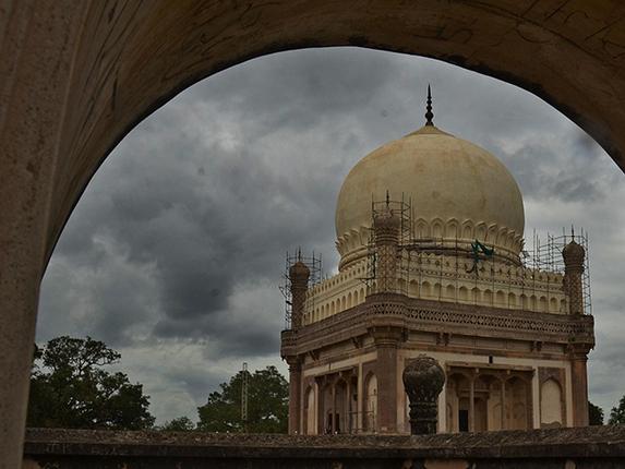 tomb of Jamshed Quli Qutb Shah