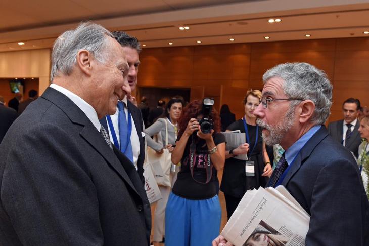 His Highness the Aga Khan speaks with Stephen Dunbar-Johnson, President, International at The New York Times and Nobel-winning economist Paul Krugman, op-ed columnist at the New York Times. (image credit: Gary Otte, AKDN)
