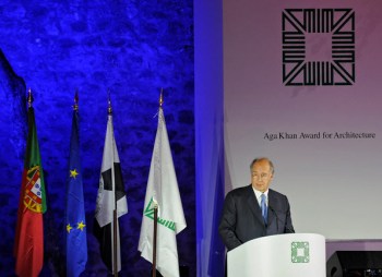 His Highness the Aga Khan addresses the audience during the award ceremony of the Aga Khan Award for Architecture, presented in Lisbon. Photo: AKDN / Gary Otte