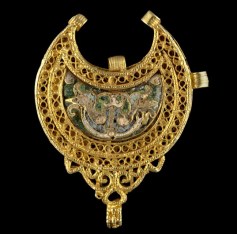 Gold pendant, Fatimid dynasty, 11th century Egypt (Image: The British Museum)