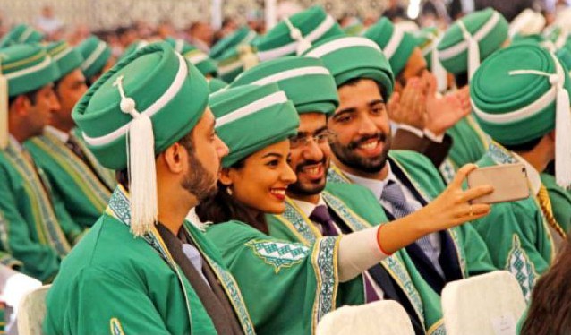 412 students graduate from Aga Khan University