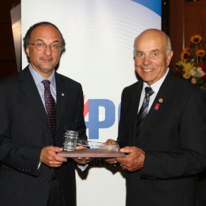 Dr. Zaheer Lakhani receives award for excellence in police governance