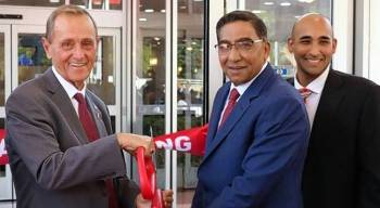 Mayor Nicholas Helmer, Mansoorali Lakhani, Karim Lakhani