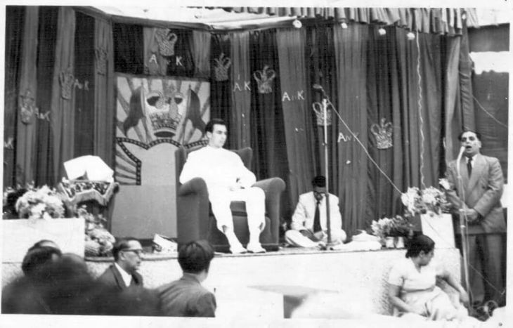 Abdulsultan Maherali reciting Ginan in the presence of Mawlana Hazar Imam