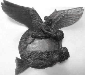 Adrienne Clarkson Prize for Global Citizenship medal presented to His Highness Prince Karim Aga Khan. (Image via 6 Degrees Citizen Space 2016 Program Guide)