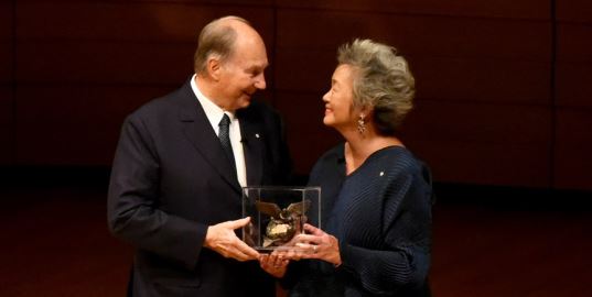 Adrienne Clarkson Prize for Global Citizenship medal presented to His Highness Prince Karim Aga Khan. (image credit The Ismaili/Vazir Karsan)
