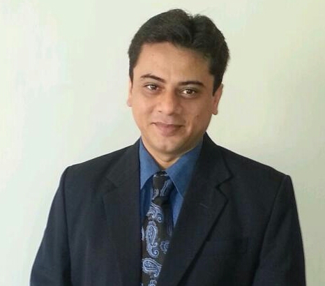 Dr Amyn Rajani performs knee replacement surgery on oldest patient in the world