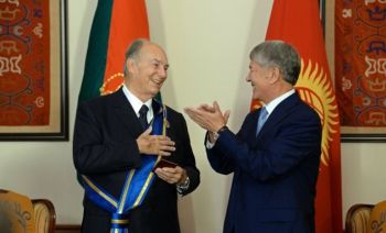 President Atambayev of Kyrgyzstan presents Danaker Award to His Highness the Aga Khan