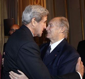 john-kerry-hugging-aga-khan