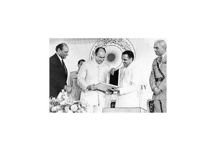Historical Photograph: President Ziaul Haq gives the charter to the Aga Khan University