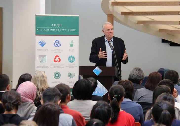 Canadian hockey legend delivers public lecture at University of Central Asia in Naryn