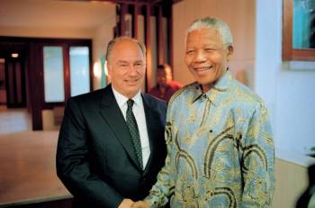 Maputo, Mozambique. August 11, 1998: His Highness Prince Karim Aga Khan IV meets South African President Nelson Mandela. Image credit: Exhibition - Dialogue of Civilizations: His Highness Prince Karim Aga Khan IV Celebrates 60 Years of Bridge-Building