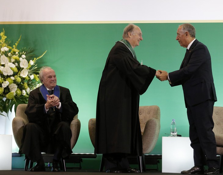 His Highness Prince Karim Aga Khan was distinguished by the Universidade NOVA de Lisboa with the title of Doctor Honoris Causa and decorated with the Order of Liberty by the President of the Republic, His Excellency Marcelo Rebelo de Sousa (image credit: JOSÉ CARIA/Expresso)