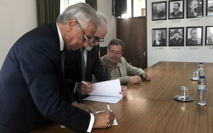 Aga Khan distributes money for Pedrógão