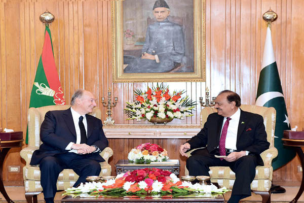 President of Pakistan lauds Prince Karim’s services for peace, stability, humanity