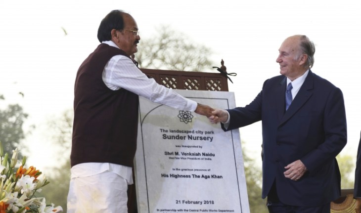 His Highness the Aga Khan and Vice-President of India, Shri M. Venkaiah Naidu, unveil a plaque at the Sunder Nursery, a 90-acre city park in New Delhi. AKDN/ Shamsh Maredia