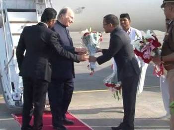 His Highness Prince Karim Aga Khan Welcomed at Ahmedabad Airport